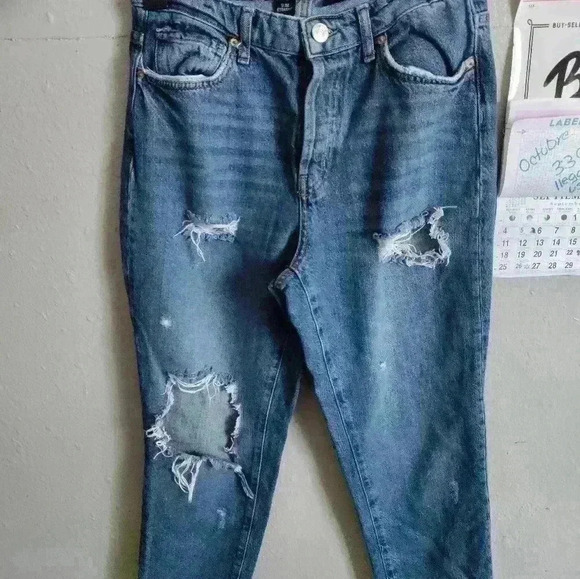 Sold BDG distressed jeans - Picture 4 of 5